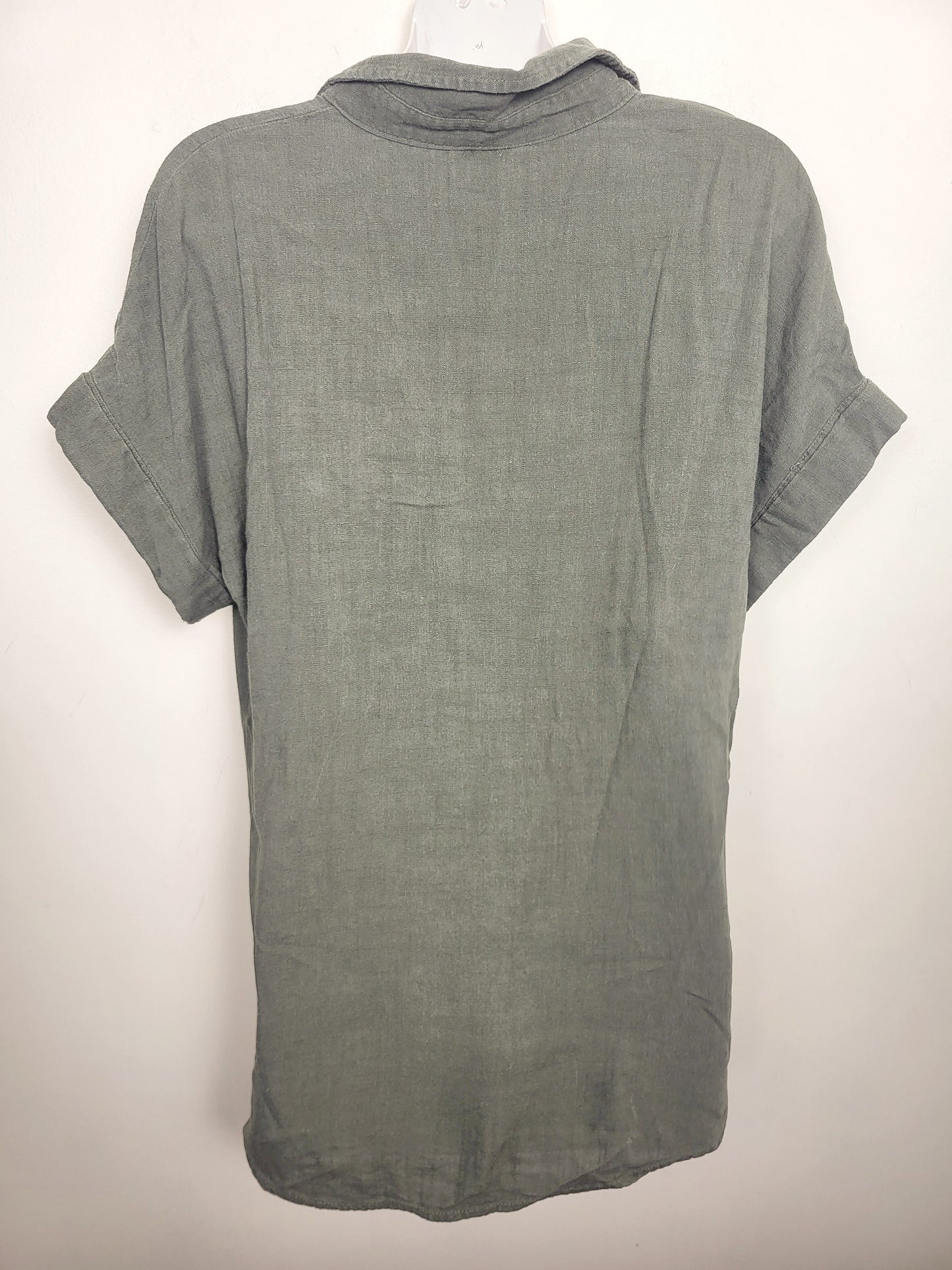 Kismet army green rayon / linen blend button down shirt. Size medium