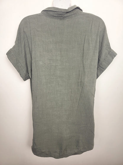 Kismet army green rayon / linen blend button down shirt. Size medium