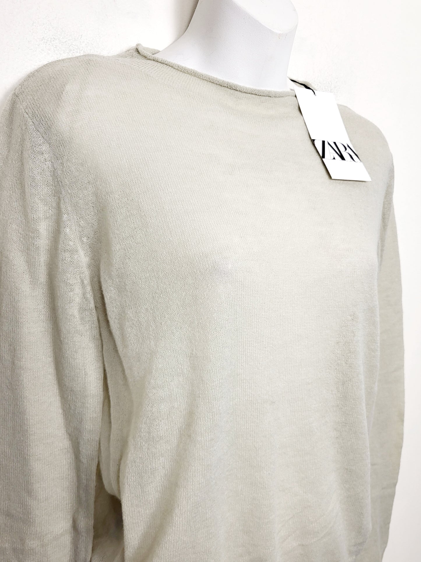 NEW - Zara lightweight sweater. Size small