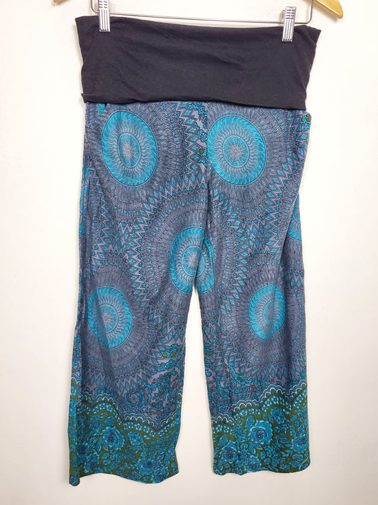 Leopards and Roses cropped wide leg pants with foldover waist. Size small