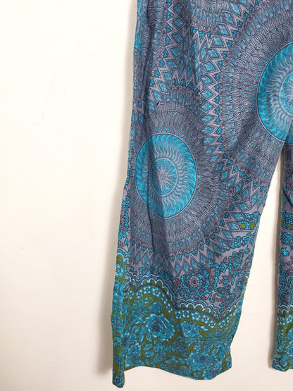 Leopards and Roses cropped wide leg pants with foldover waist. Size small