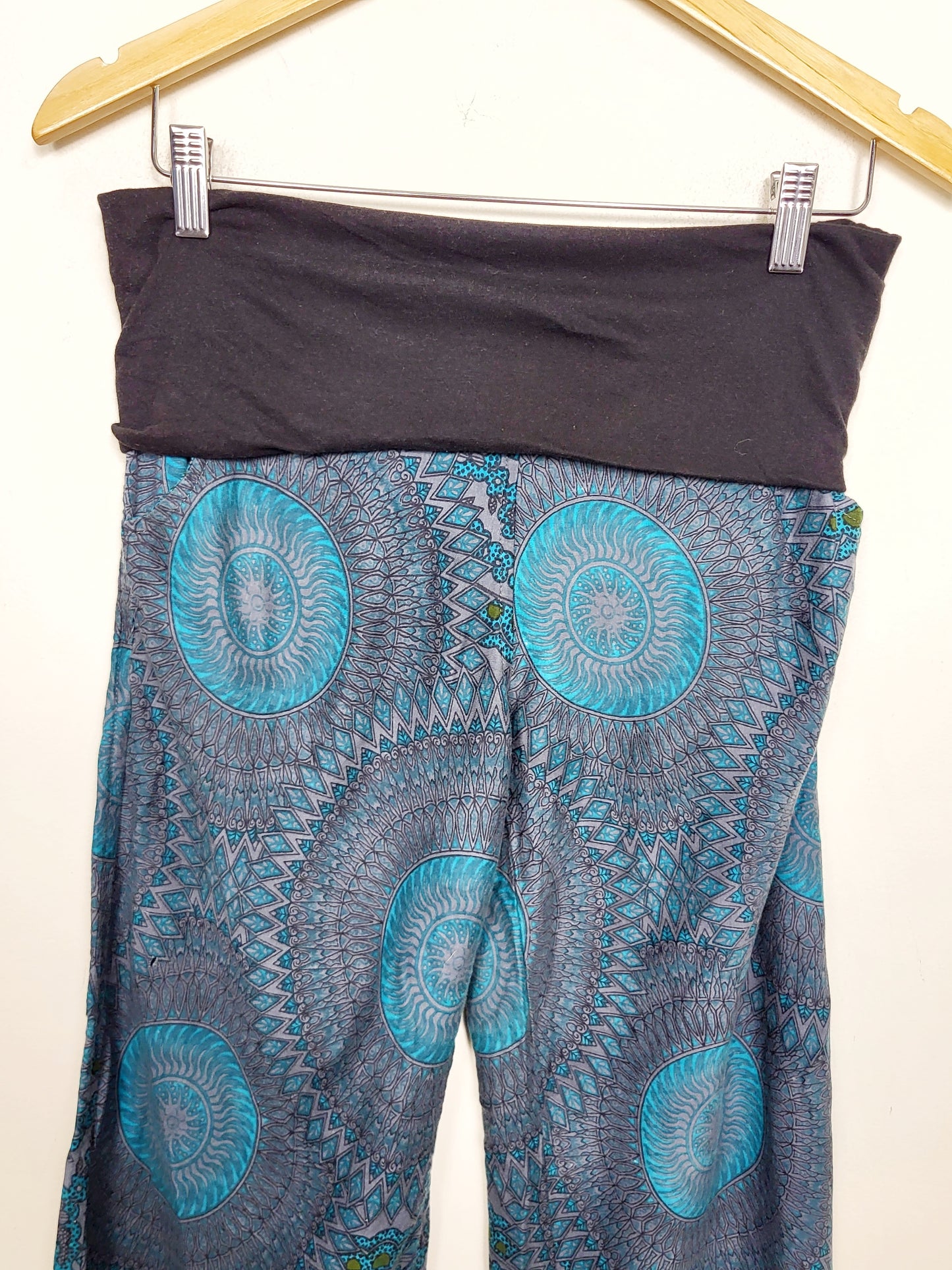 Leopards and Roses cropped wide leg pants with foldover waist. Size small