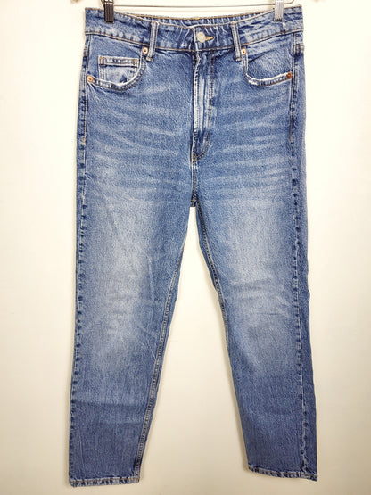 Zara distressed high waisted jeans. Size 8