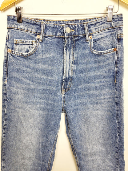 Zara distressed high waisted jeans. Size 8