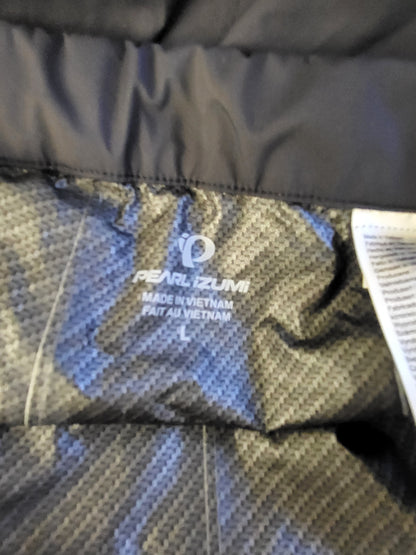 Pearl Izumi men's mountain bike shell shorts. Size large