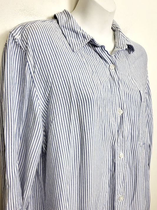 Aritzia Sunday Best blue striped button down rayon top. Size large