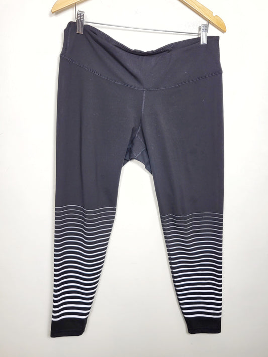 Old Navy black striped cropped active leggings. Size XL