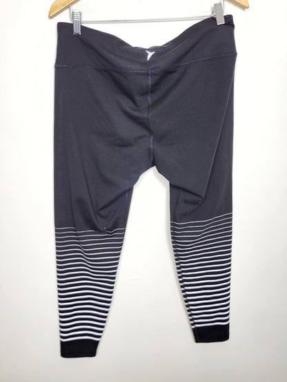 Old Navy black striped cropped active leggings. Size XL