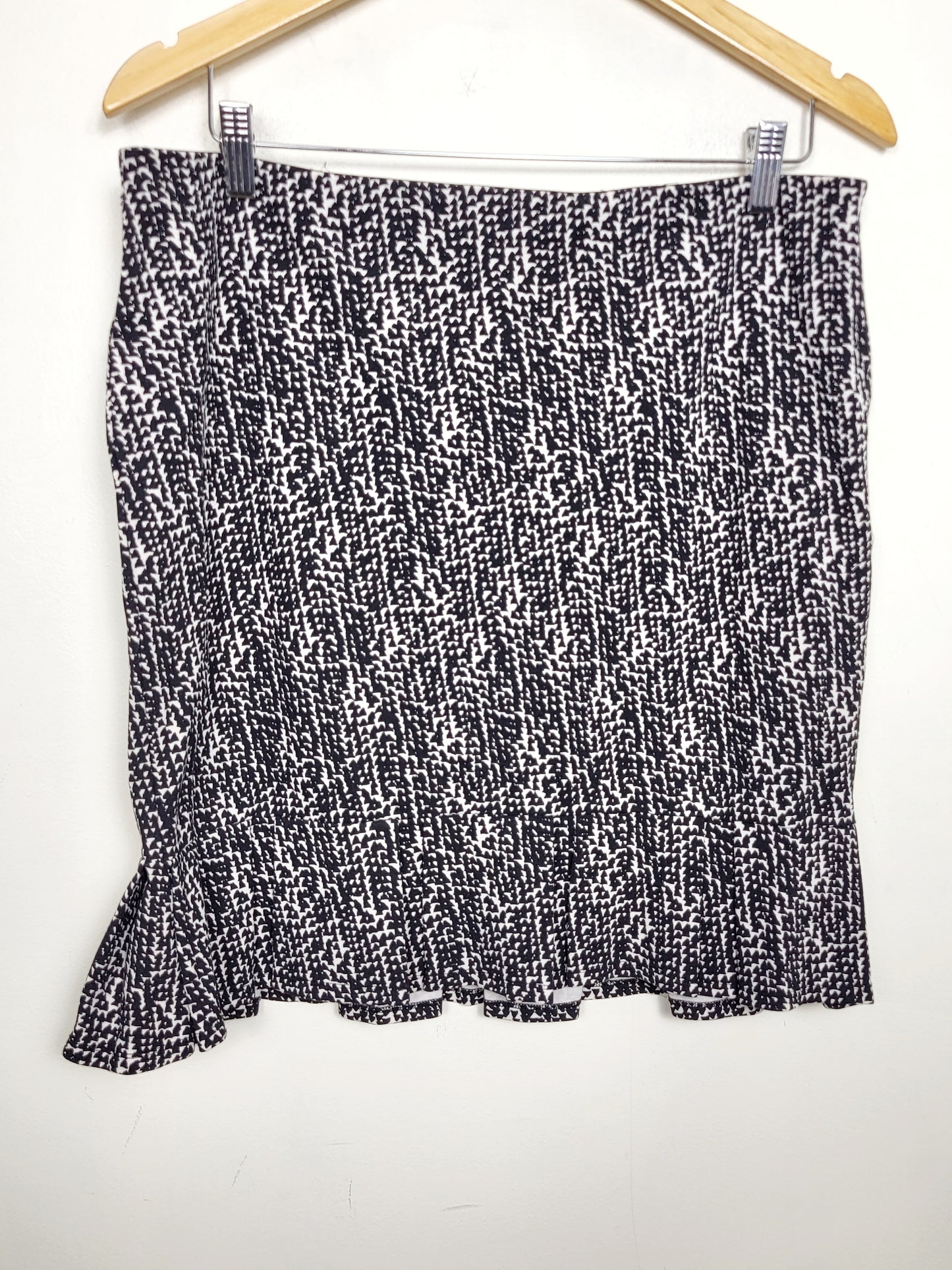 Ann Taylor black and white pencil skirt with ruffle hem. Size 12