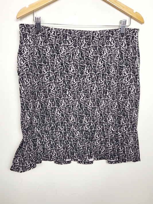 Ann Taylor black and white pencil skirt with ruffle hem. Size 12