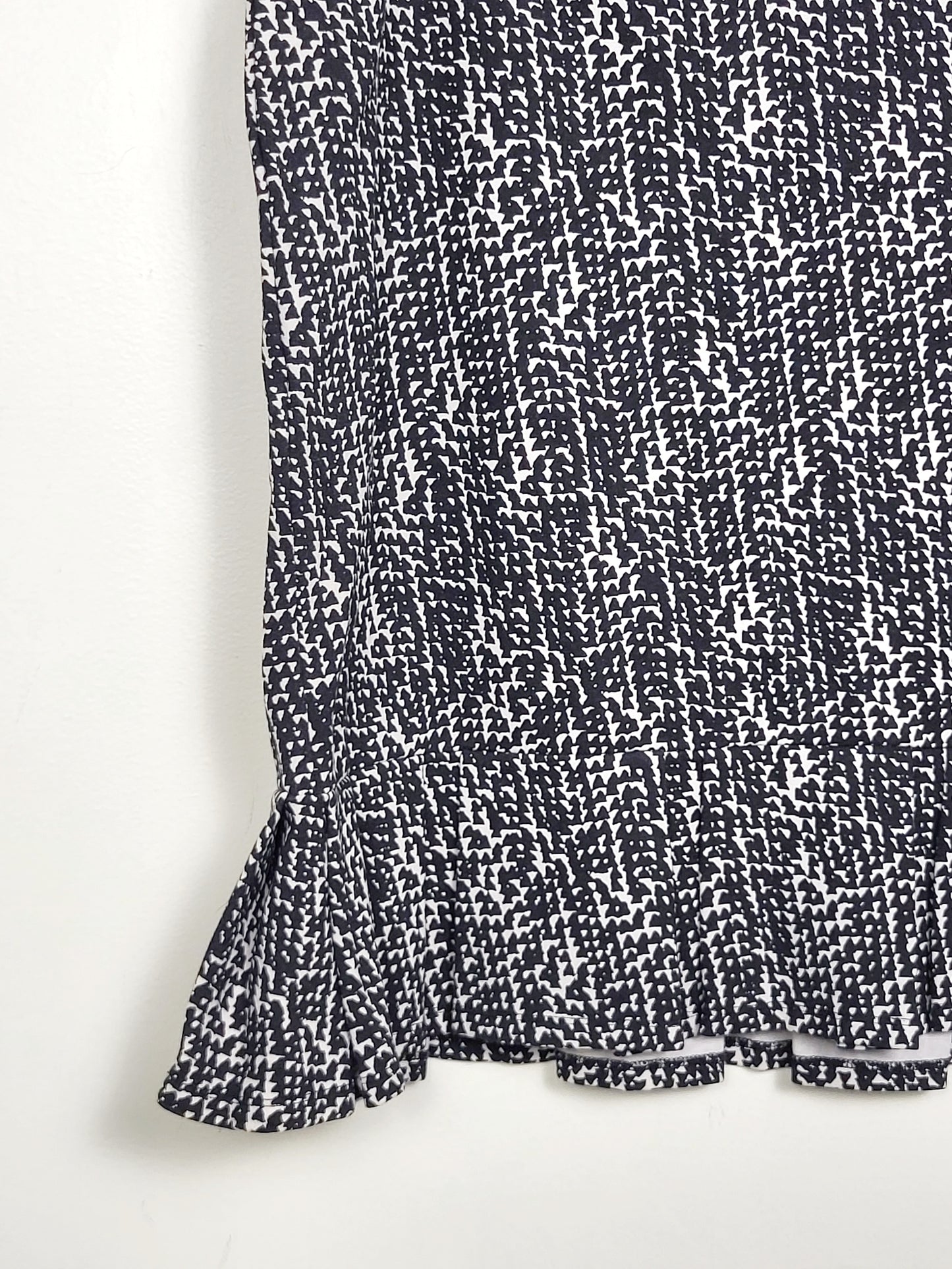 Ann Taylor black and white pencil skirt with ruffle hem. Size 12