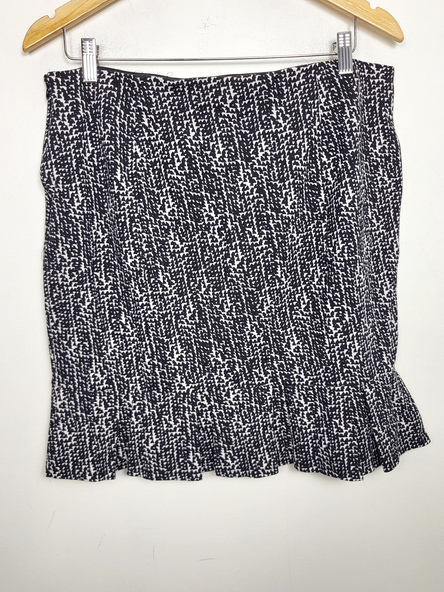 Ann Taylor black and white pencil skirt with ruffle hem. Size 12