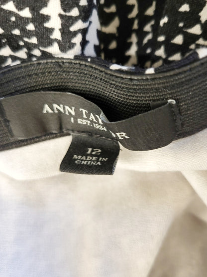 Ann Taylor black and white pencil skirt with ruffle hem. Size 12