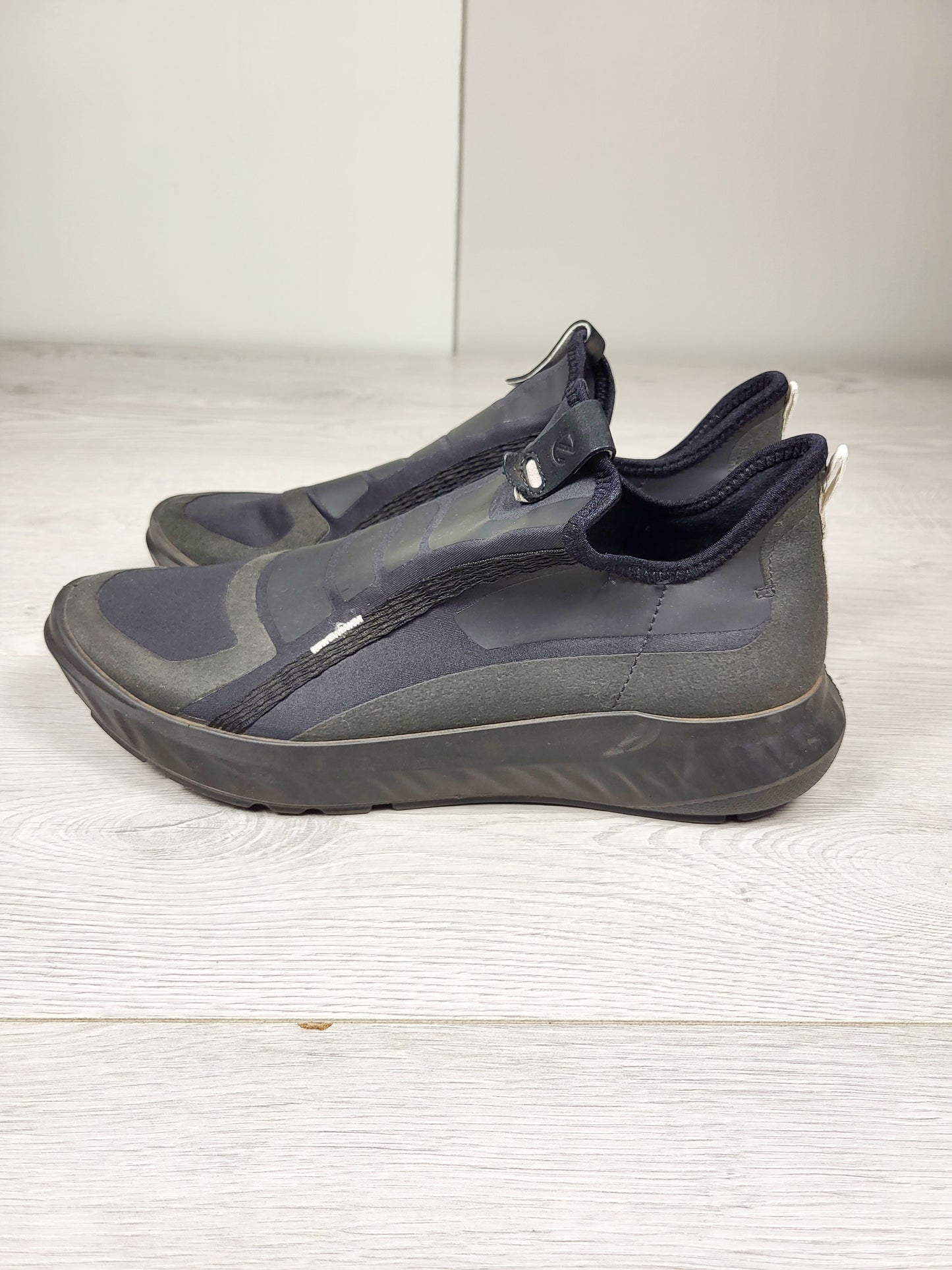 Ecco black slip-on waterproof sneaker. Men's size 10-10.5