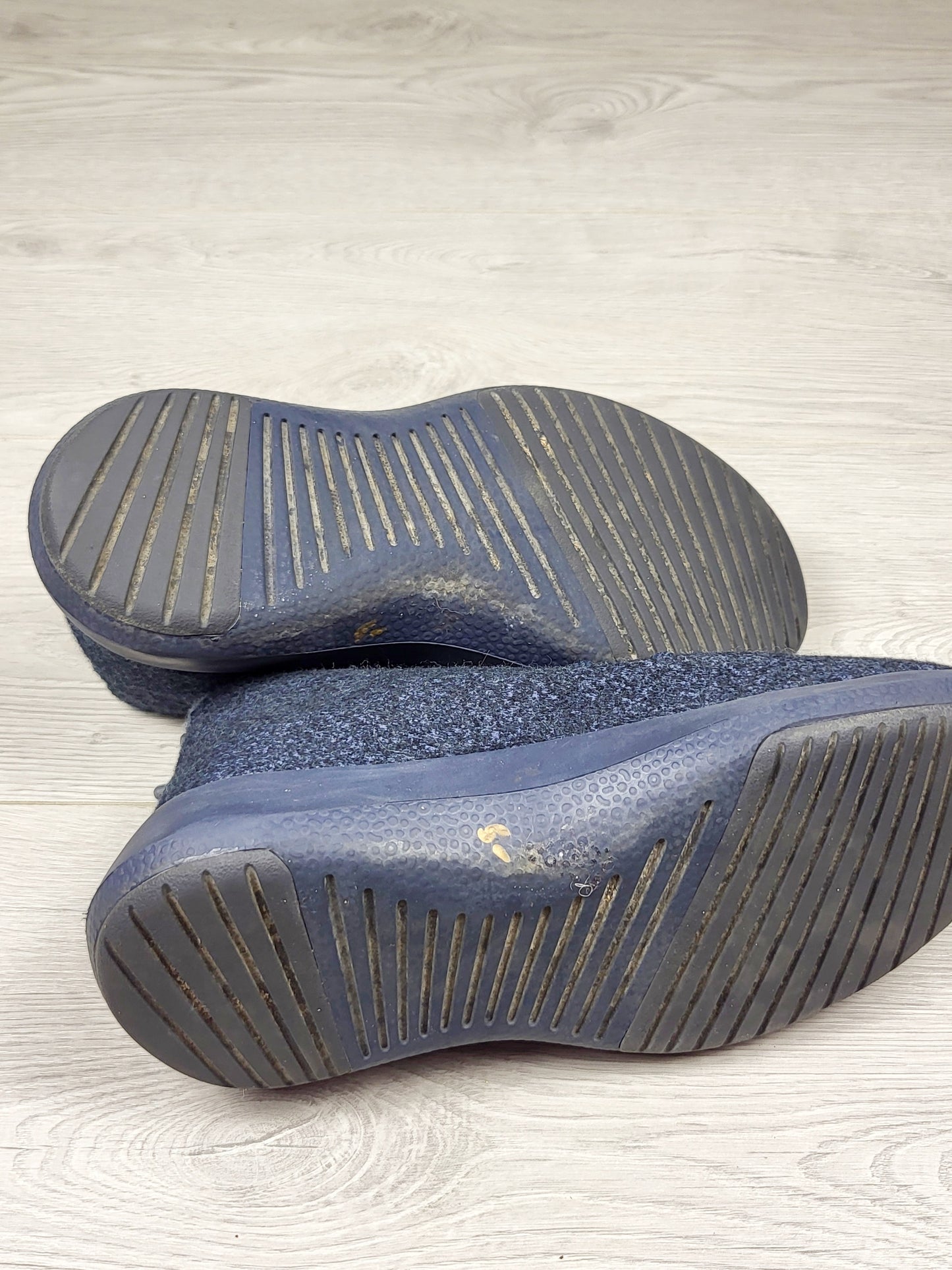 Allbirds navy wool hightop shoes. Ladies size 6