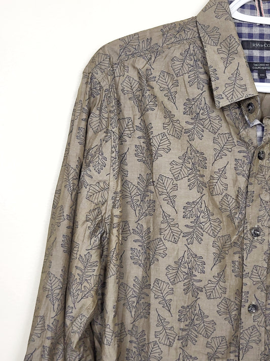RW and Co. green leaf printed tailor fit button down shirt. Men's size medium