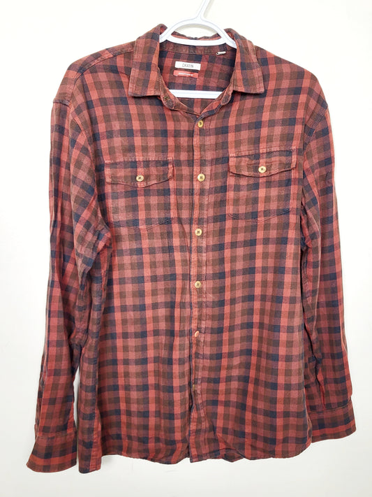 Katin plaid button down flannel top. Men's size large