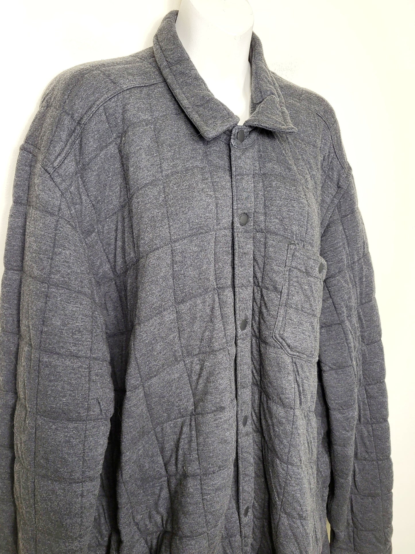 Eddie Bauer grey quilted button down shirt jacket. Unisex size 2XL