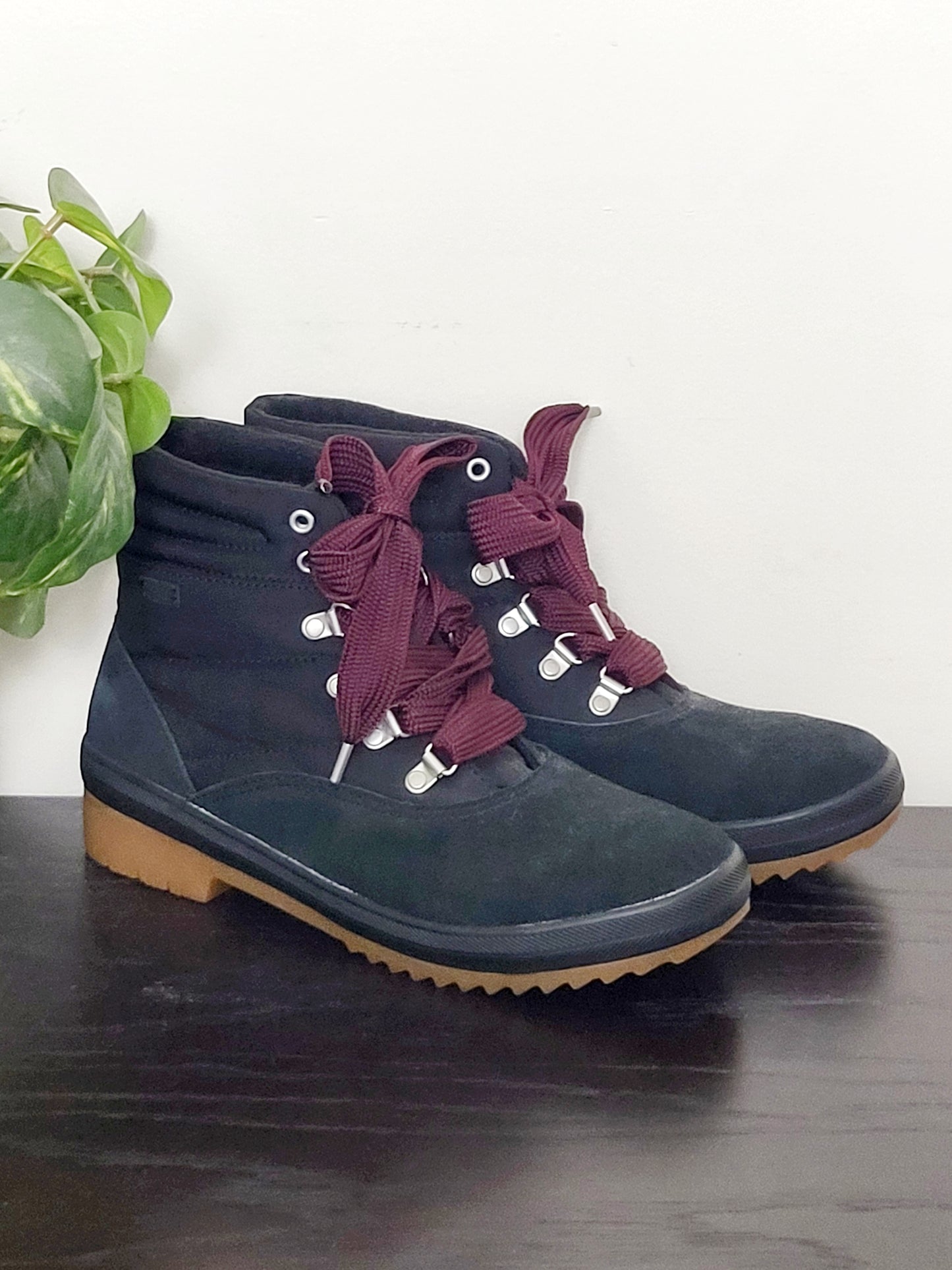 Keds Camp Water-Resistant Boots. Ladies size 8.5 - look unworn