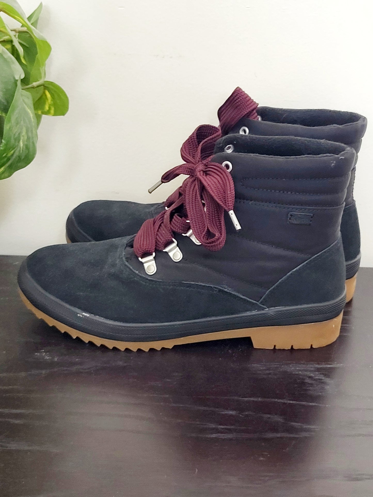 Keds Camp Water-Resistant Boots. Ladies size 8.5 - look unworn