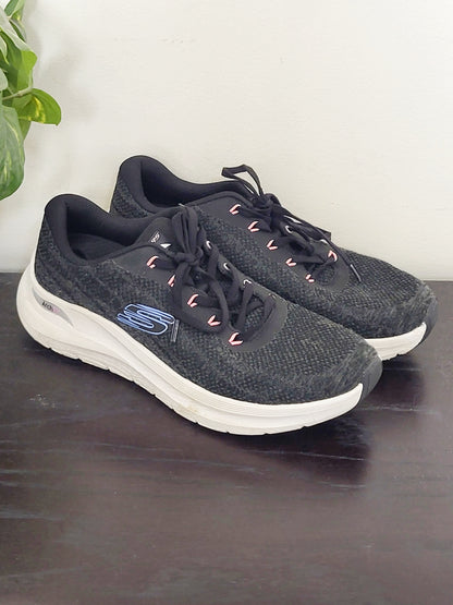 Skechers Women's Rich Vision Arch Fit 2.0 Knit Sneakers. Size 9