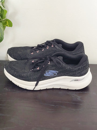 Skechers Women's Rich Vision Arch Fit 2.0 Knit Sneakers. Size 9