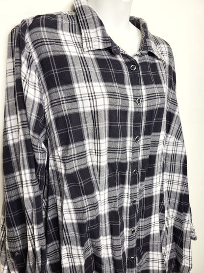 Penningtons black plaid button down top. Size 2X