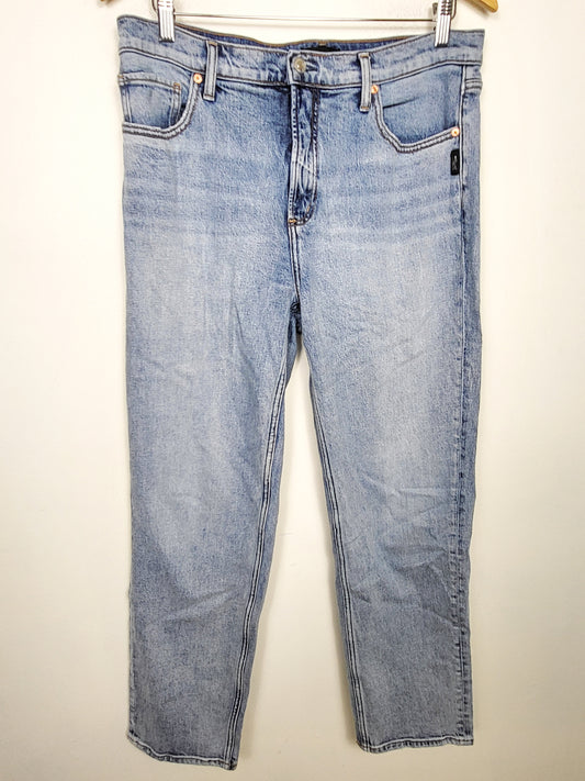 Silver 90s Boyfriend Fit jeans. Size 31 (measures as a 32)