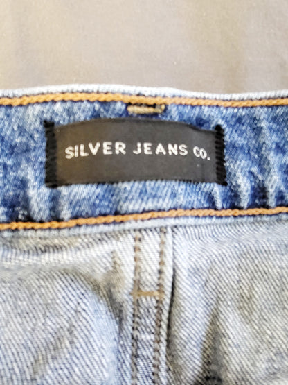 Silver 90s Boyfriend Fit jeans. Size 31 (measures as a 32)