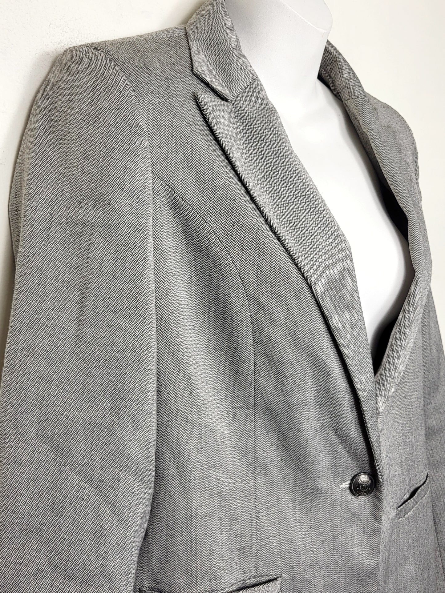 Kenneth Cole Select grey single breasted blazer. Size small