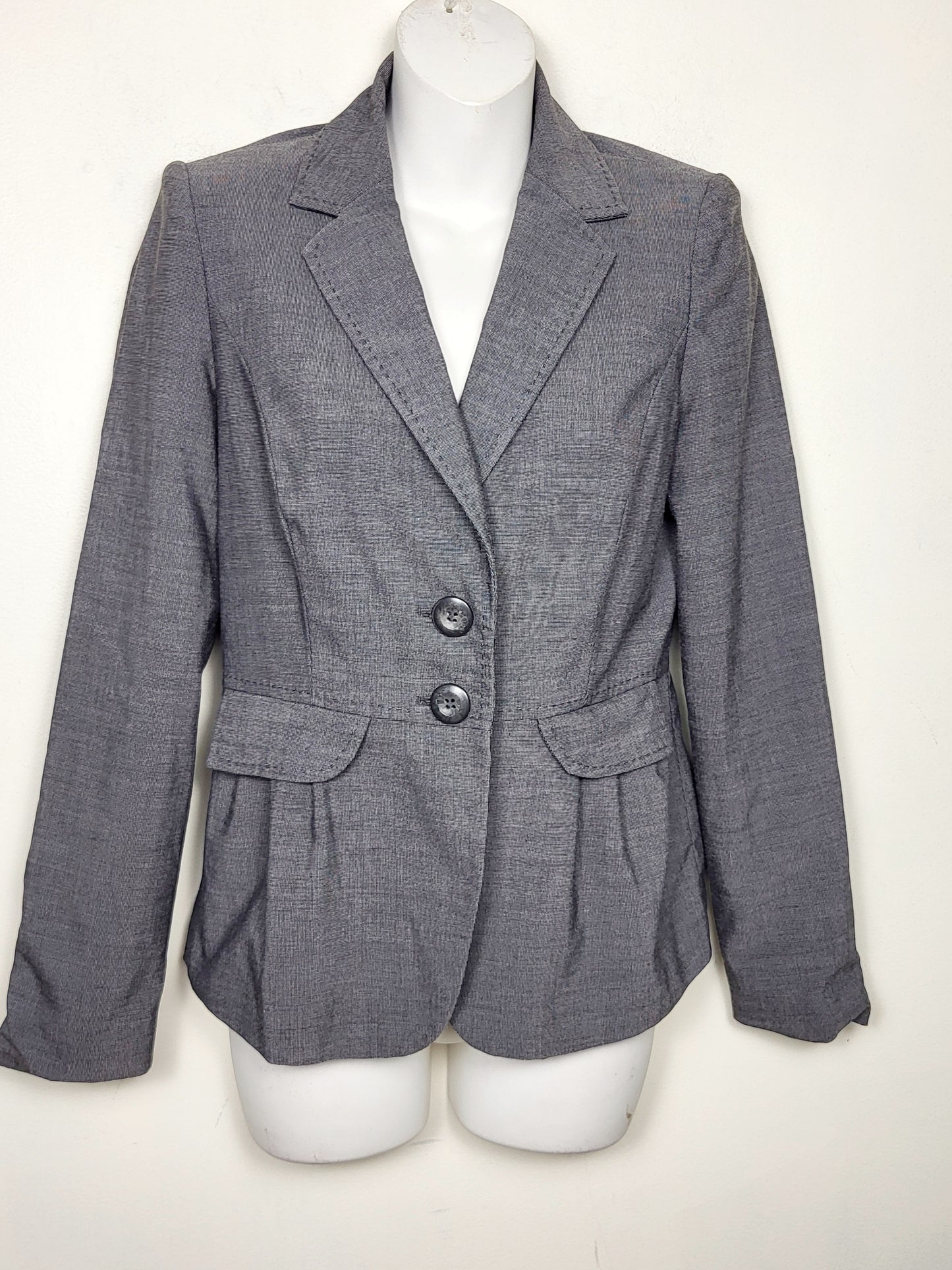 Papaya Tailoring grey single breasted blazer. Size 8 (measures as a small)