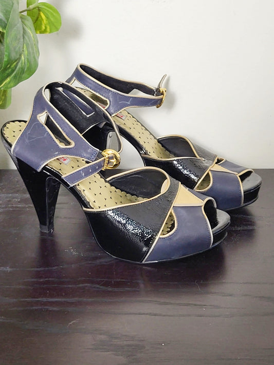 Colcci black and navy peep toe leather heels with gold trim. Size 7