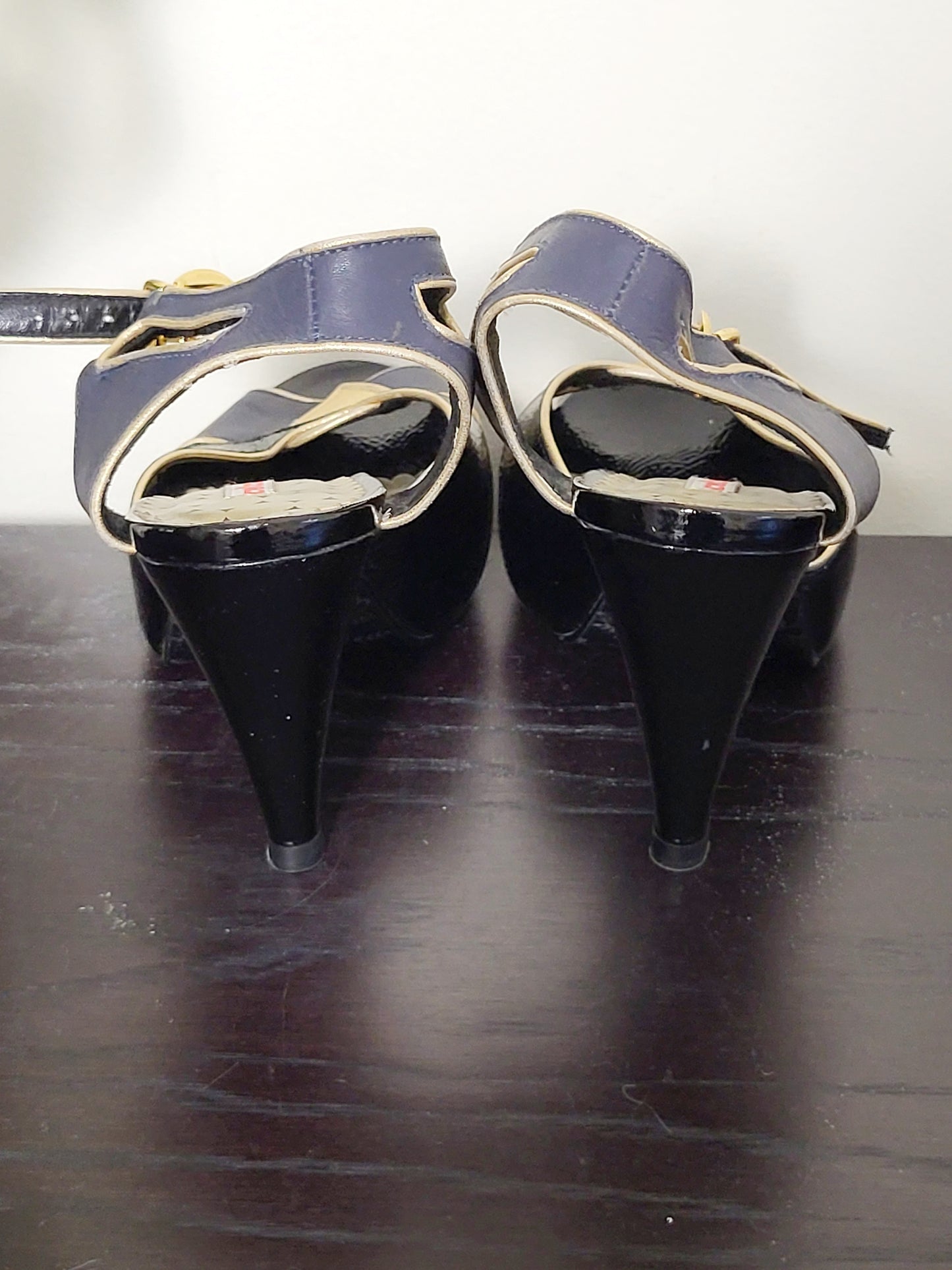 Colcci black and navy peep toe leather heels with gold trim. Size 7