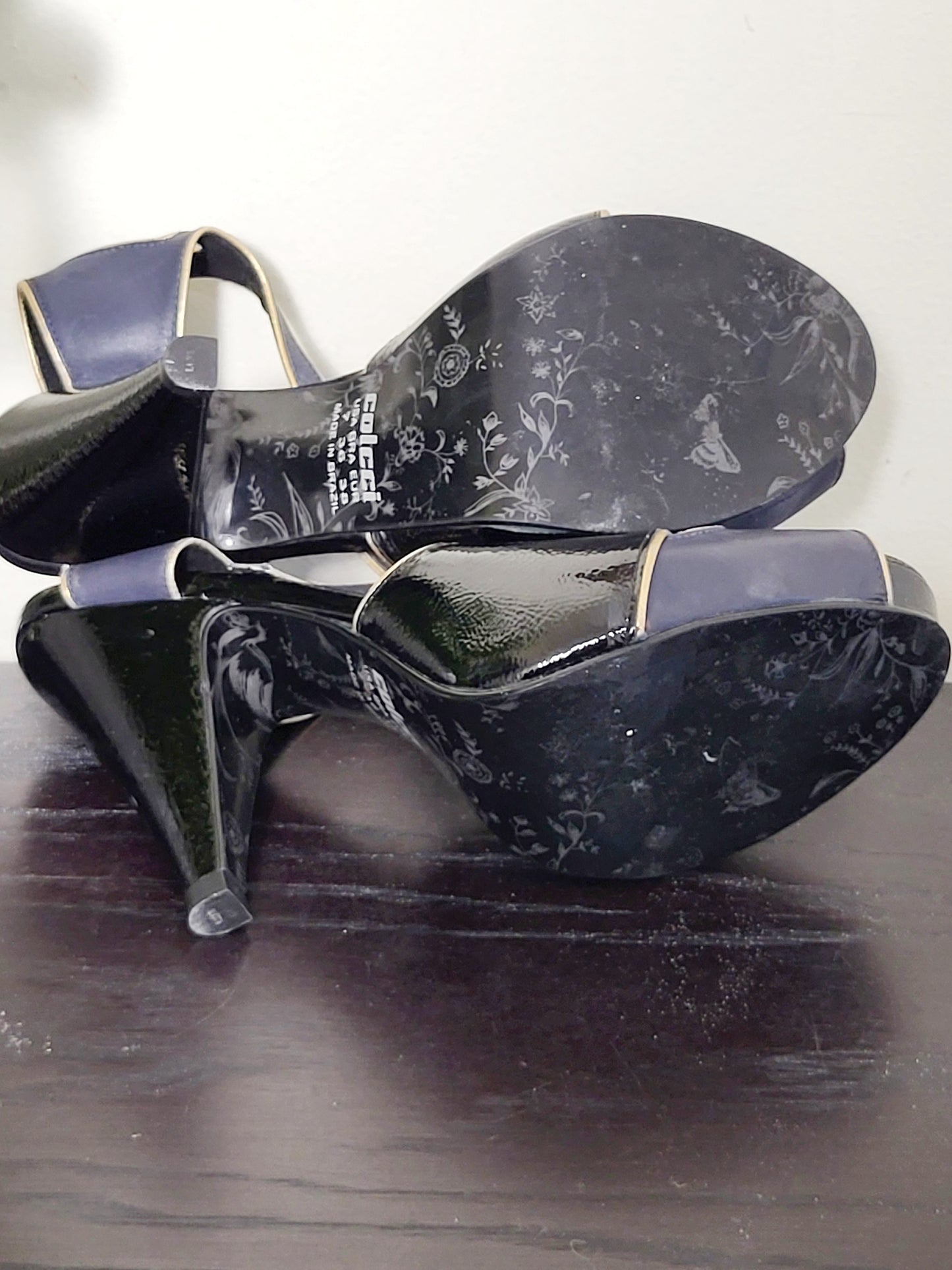 Colcci black and navy peep toe leather heels with gold trim. Size 7