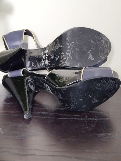 Colcci black and navy peep toe leather heels with gold trim. Size 7