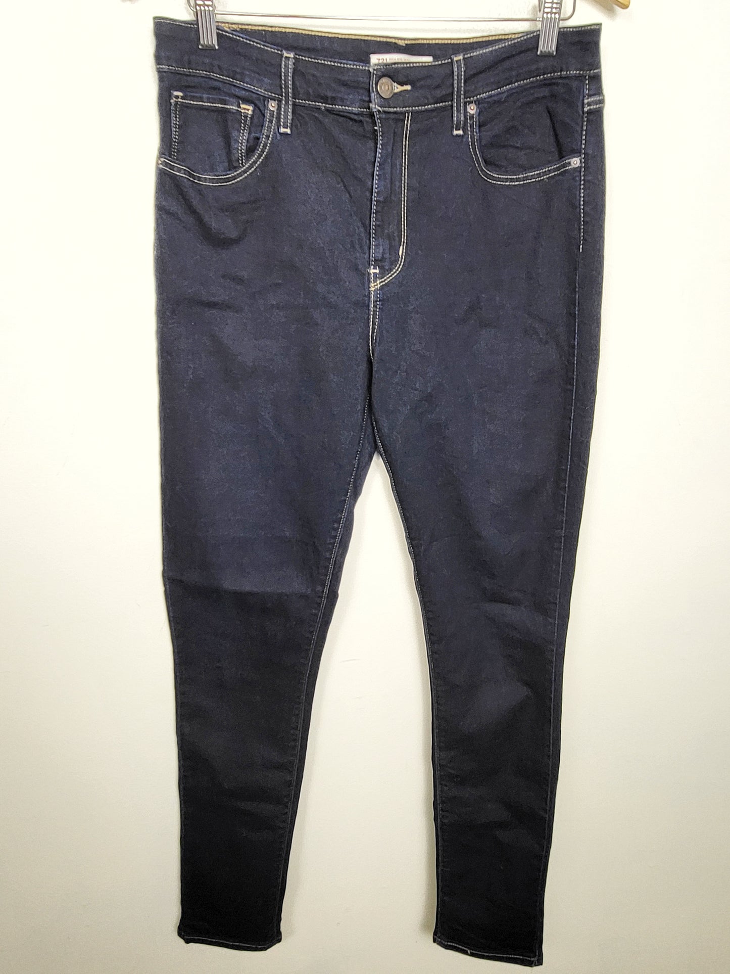 Levi's dark wash 721 high rise skinny jeans. Size 31