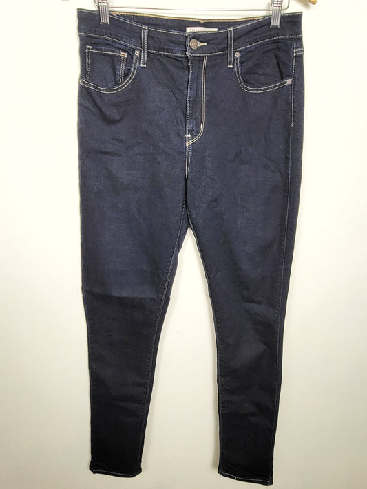 Levi's dark wash 721 high rise skinny jeans. Size 31