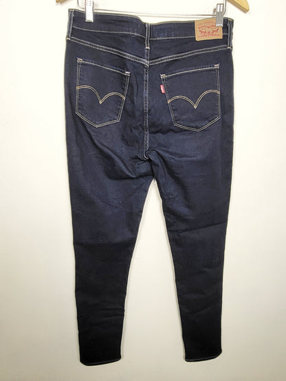 Levi's dark wash 721 high rise skinny jeans. Size 31