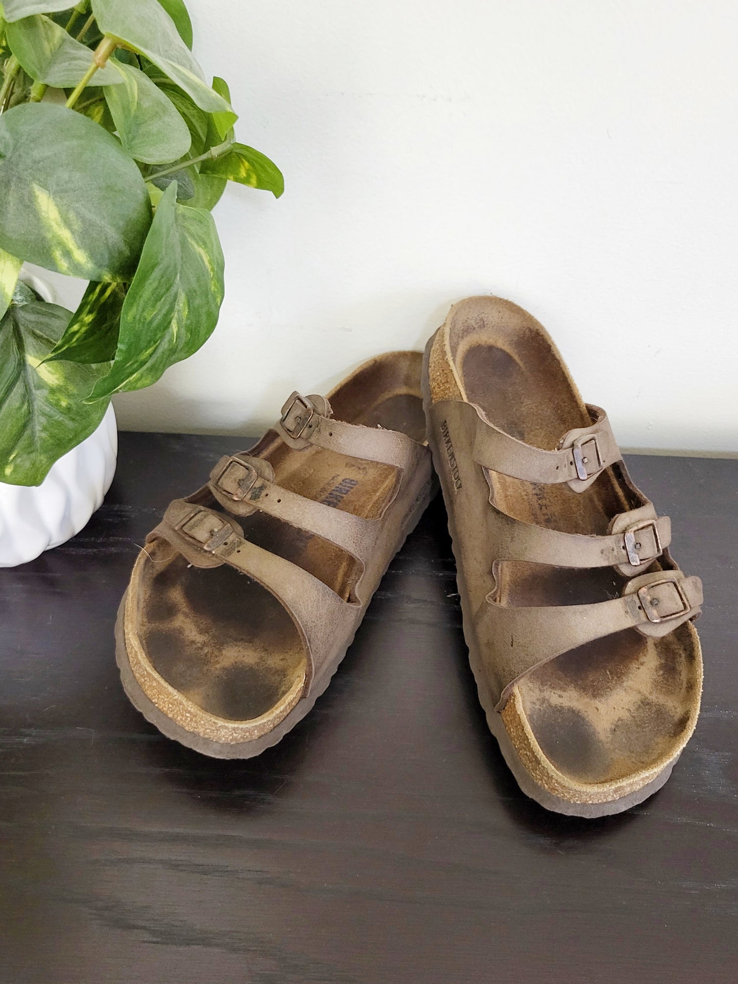 Birkenstock "Florida" sandals. Size 40 (Ladies 9-9.5 / Men's size 7-7.5) regular fit