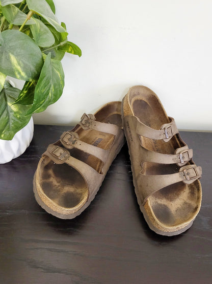Birkenstock "Florida" sandals. Size 40 (Ladies 9-9.5 / Men's size 7-7.5) regular fit