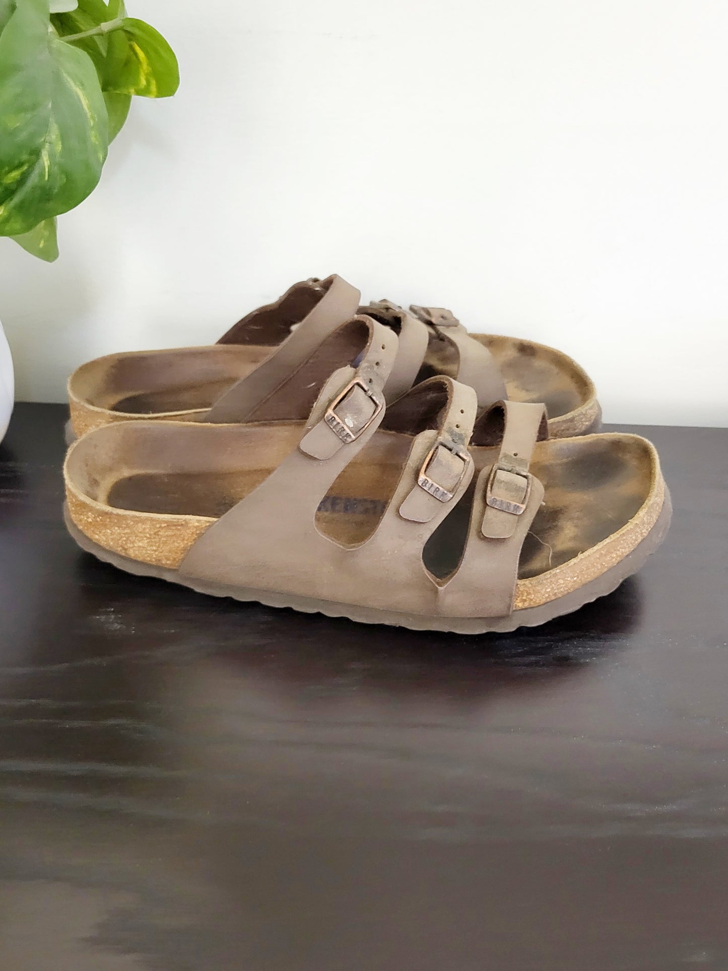 Birkenstock "Florida" sandals. Size 40 (Ladies 9-9.5 / Men's size 7-7.5) regular fit