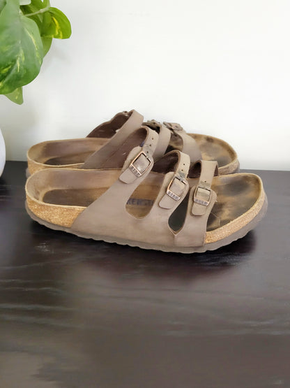 Birkenstock "Florida" sandals. Size 40 (Ladies 9-9.5 / Men's size 7-7.5) regular fit
