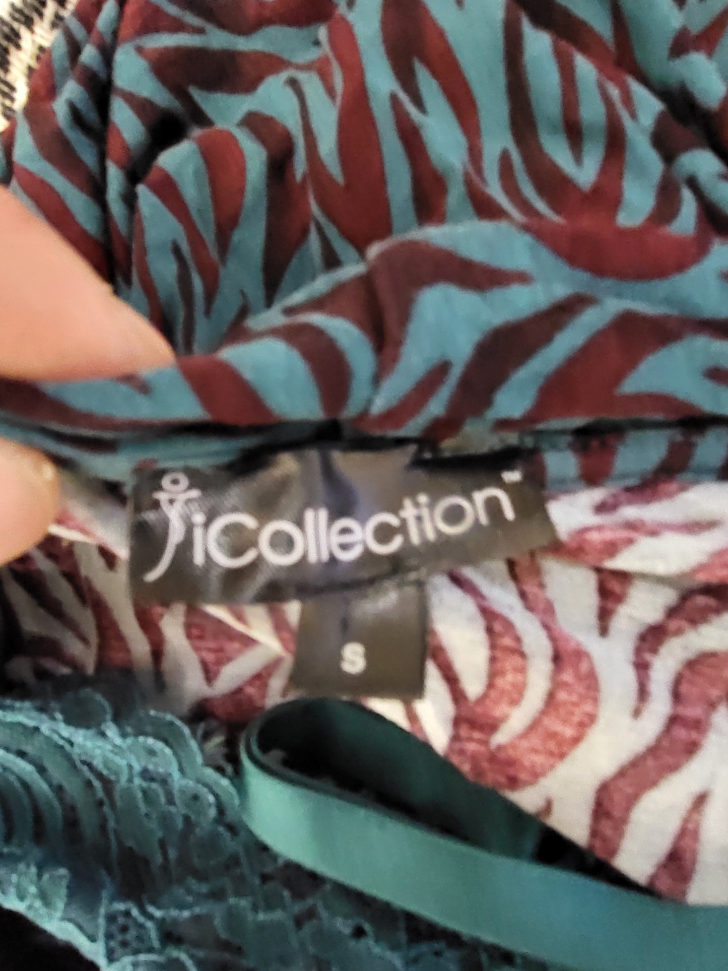 ICollection teal and burgundy animal print 2pc nightgown and robe set. Size small