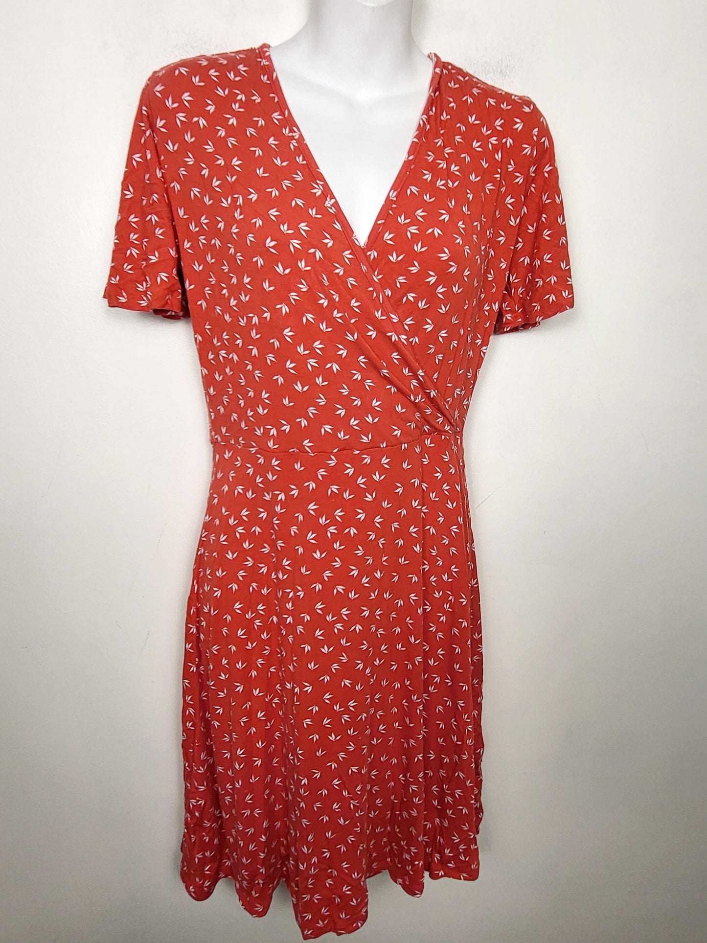 41 Hawthorn red rayon floral printed faux wrap dress. Size small