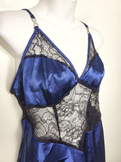 In Bloom by Jonquil "Noelle" babydoll nightgown with lace. Size medium (sizes a bit smaller)