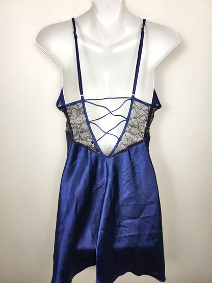 In Bloom by Jonquil "Noelle" babydoll nightgown with lace. Size medium (sizes a bit smaller)