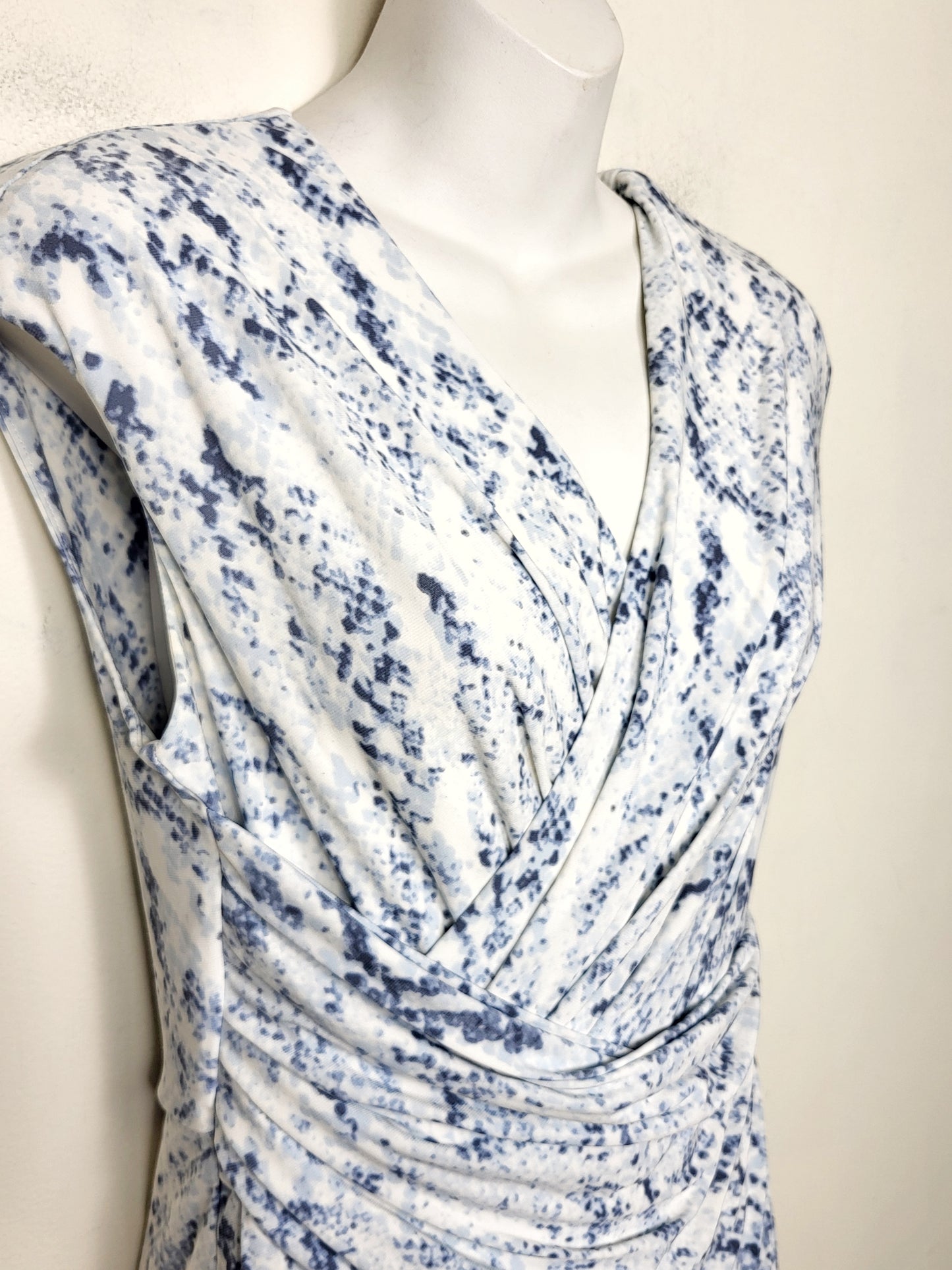DKNY white and blue floral print ruched midi dress. Size small