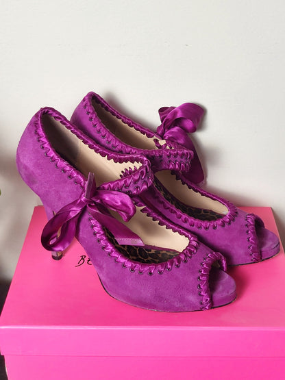 Betsey Johnson Calandria fuchsia purple suede peep-toe pumps with ribbon ankle ties. Size 9