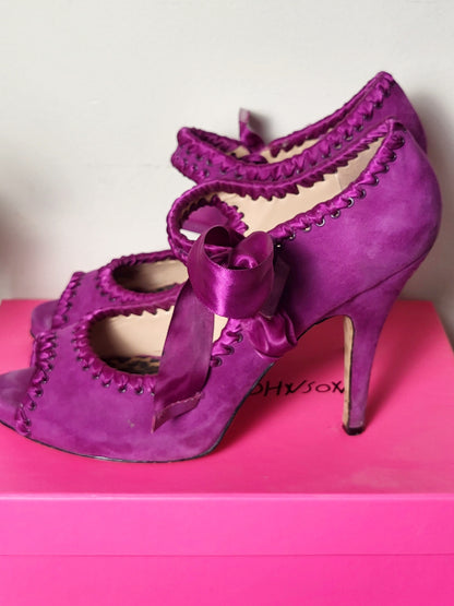 Betsey Johnson Calandria fuchsia purple suede peep-toe pumps with ribbon ankle ties. Size 9