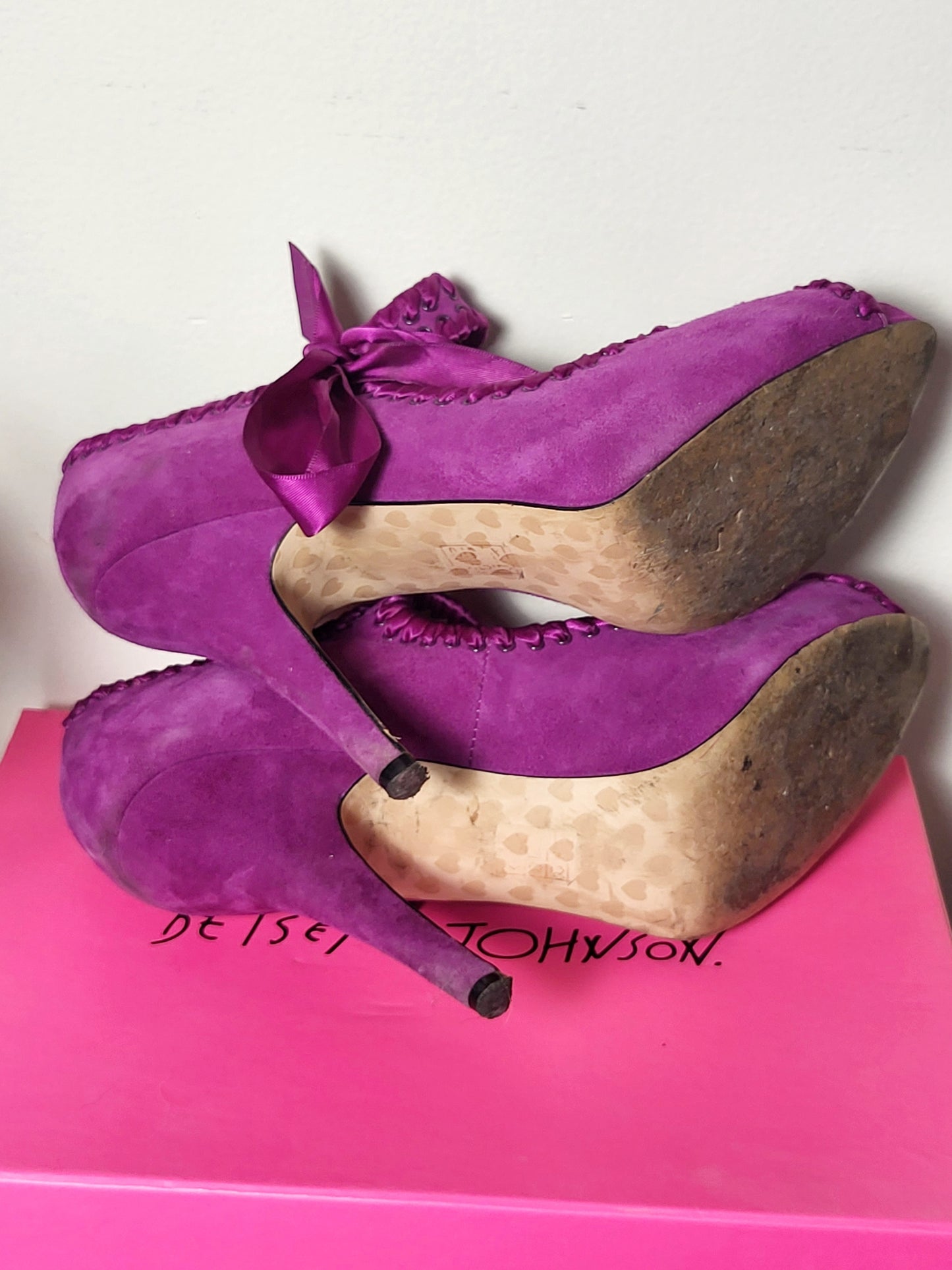 Betsey Johnson Calandria fuchsia purple suede peep-toe pumps with ribbon ankle ties. Size 9